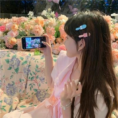 穿着旗袍的女孩